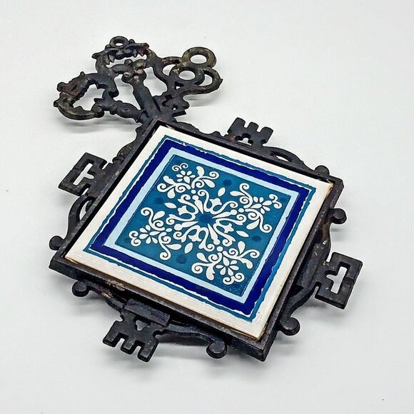 Vintage Holt Howard Cast Iron Blue Tile Footed Trivet - Picture 1 of 4